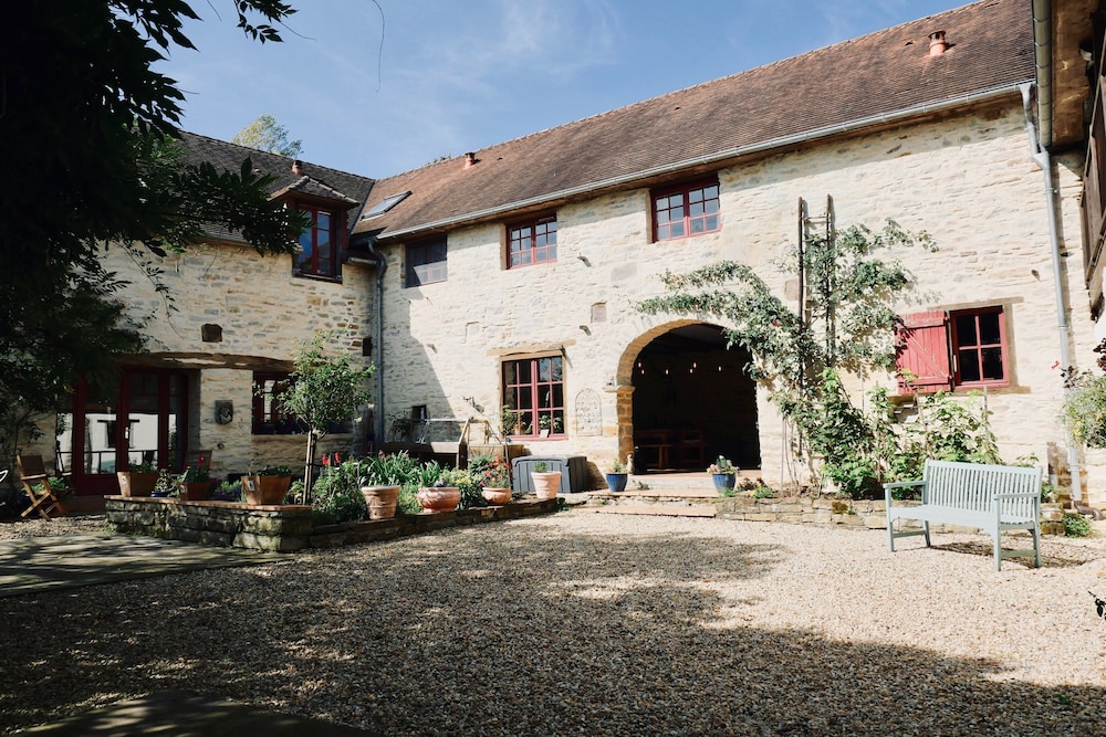 Secret Pyrénées — hotel in Lasseube