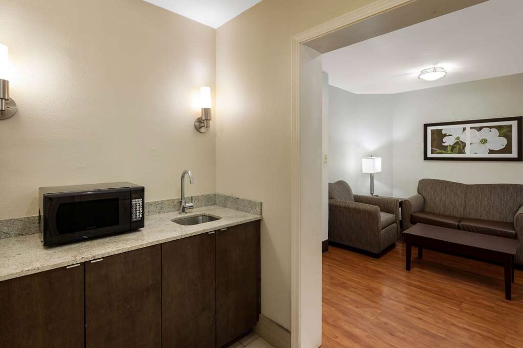 La Quinta Inn & Suites by Wyndham LaGrange I 85 - photo 12