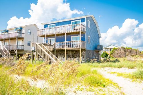 Mead Us At The Beach by Oak Island Accommodations - photo 2