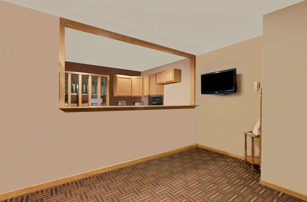 Super 8 by Wyndham Spearfish - photo 3