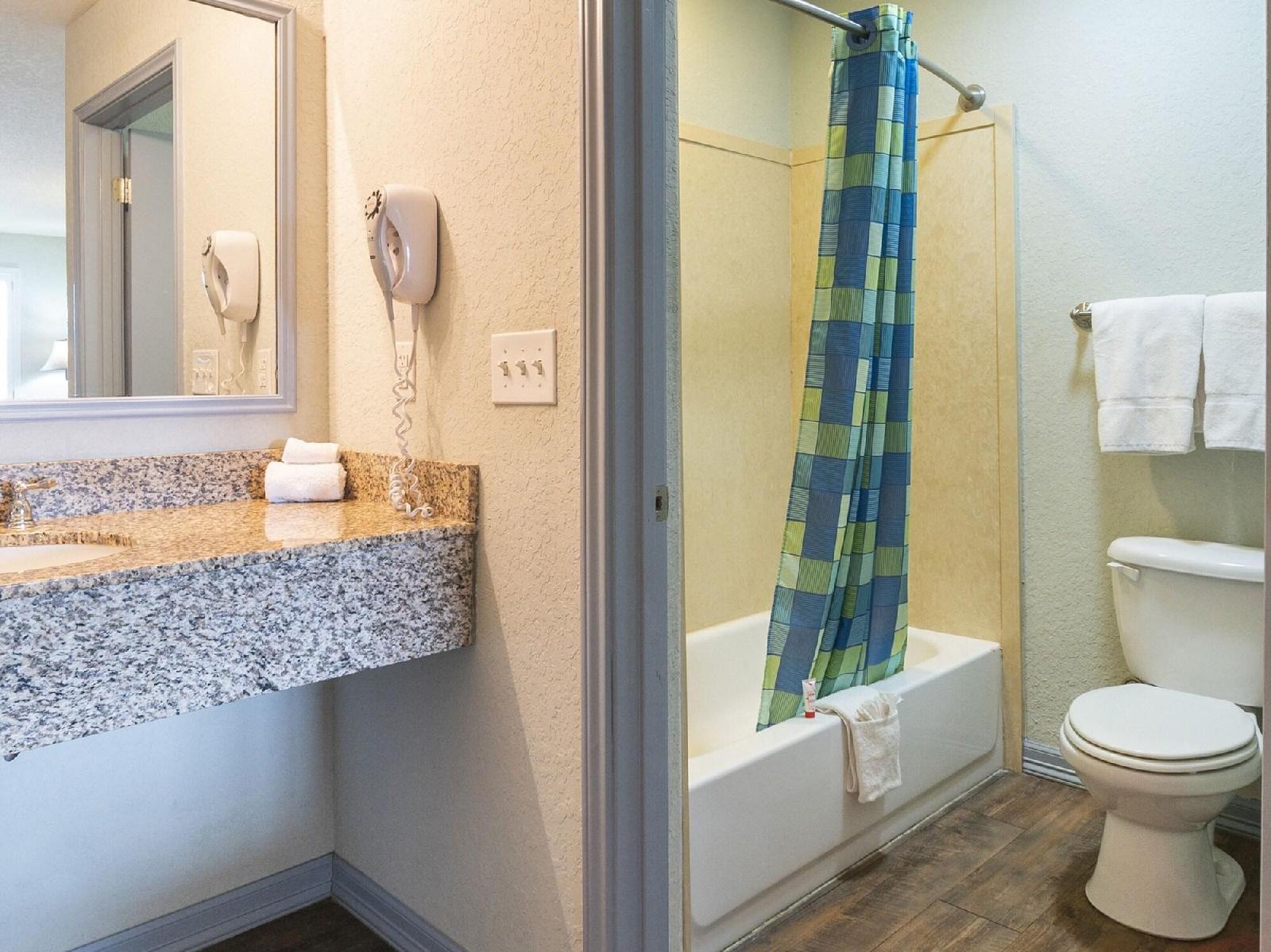 Oyo Hotel Pearsall I 35 West - photo 25