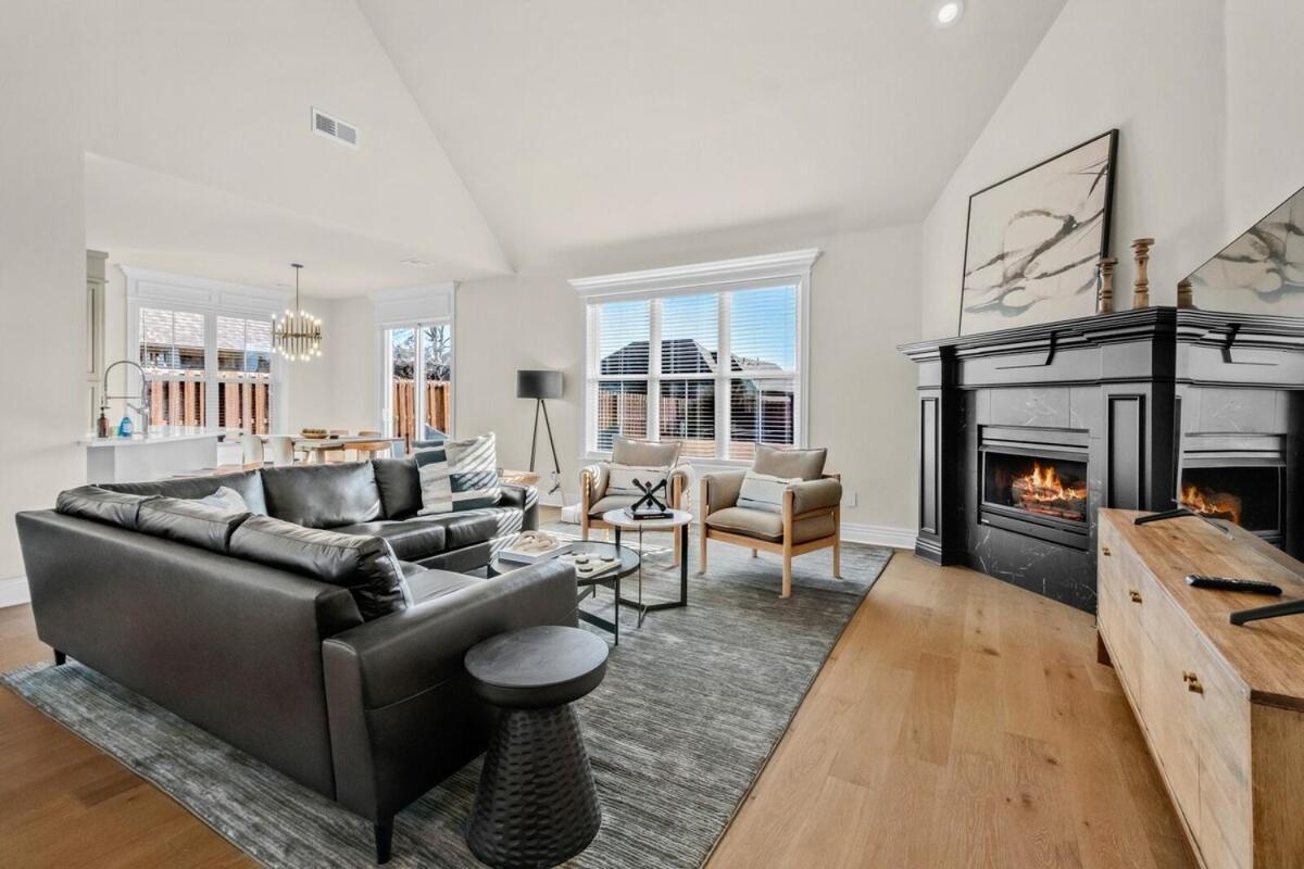 Apollo House Amazing Location in Rogers Sleeps 11 — 4-Star Luxury Hotel in Rogers, United States
