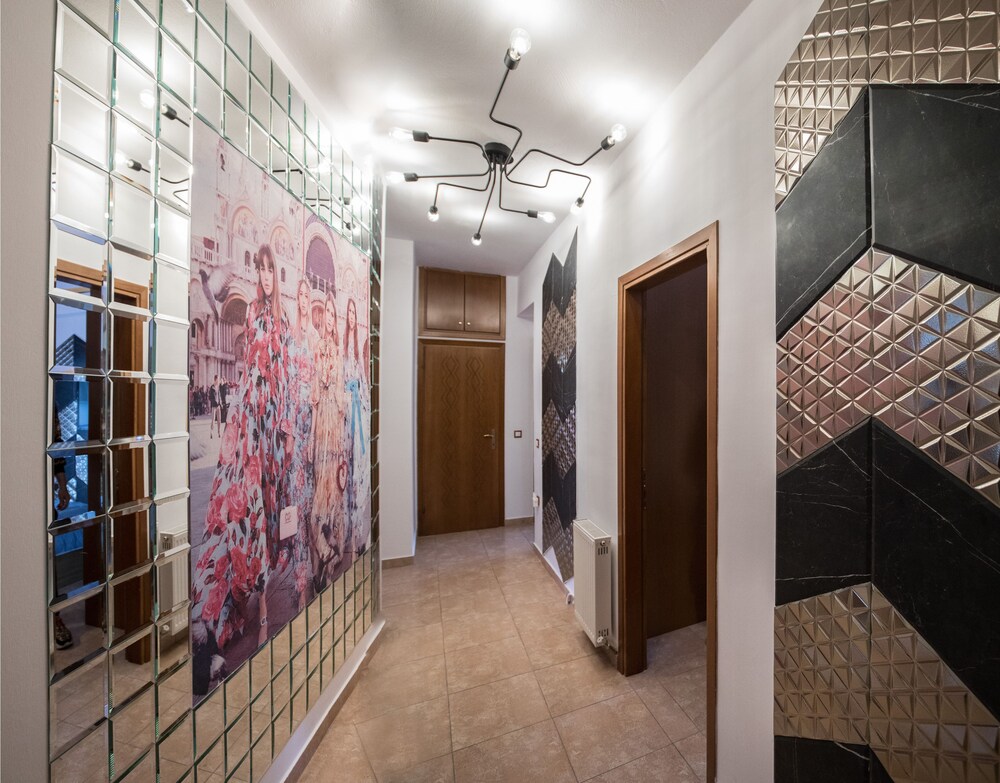 Luxury Suites — Drama — photo 3
