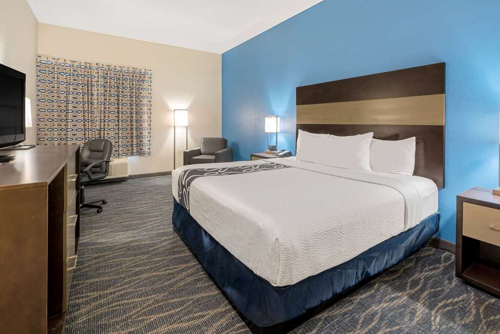 La Quinta Inn & Suites by Wyndham Phoenix I 10 West - photo 30