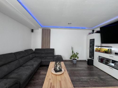 Spacious Retreat for 12 With Spa Option