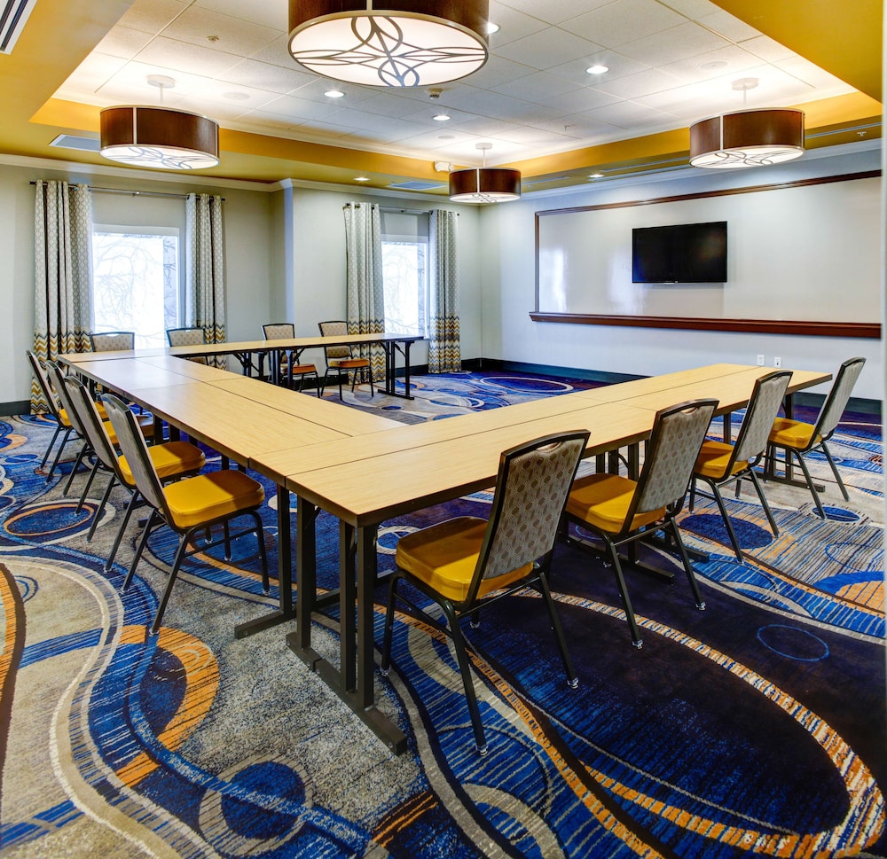Hampton Inn & Suites Columbus - photo 53