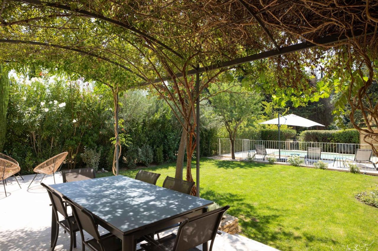 Maison Cocoon Lourmarin 6 Personnes — 4-Star Luxury Hotel in Lourmarin, France