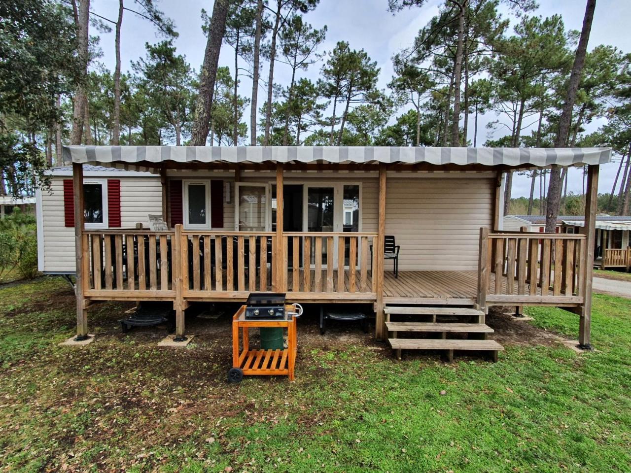 Smala in Saint-Julien-En-Born, France