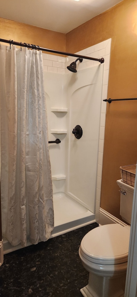 Oaklawn Inn Llc - photo 64