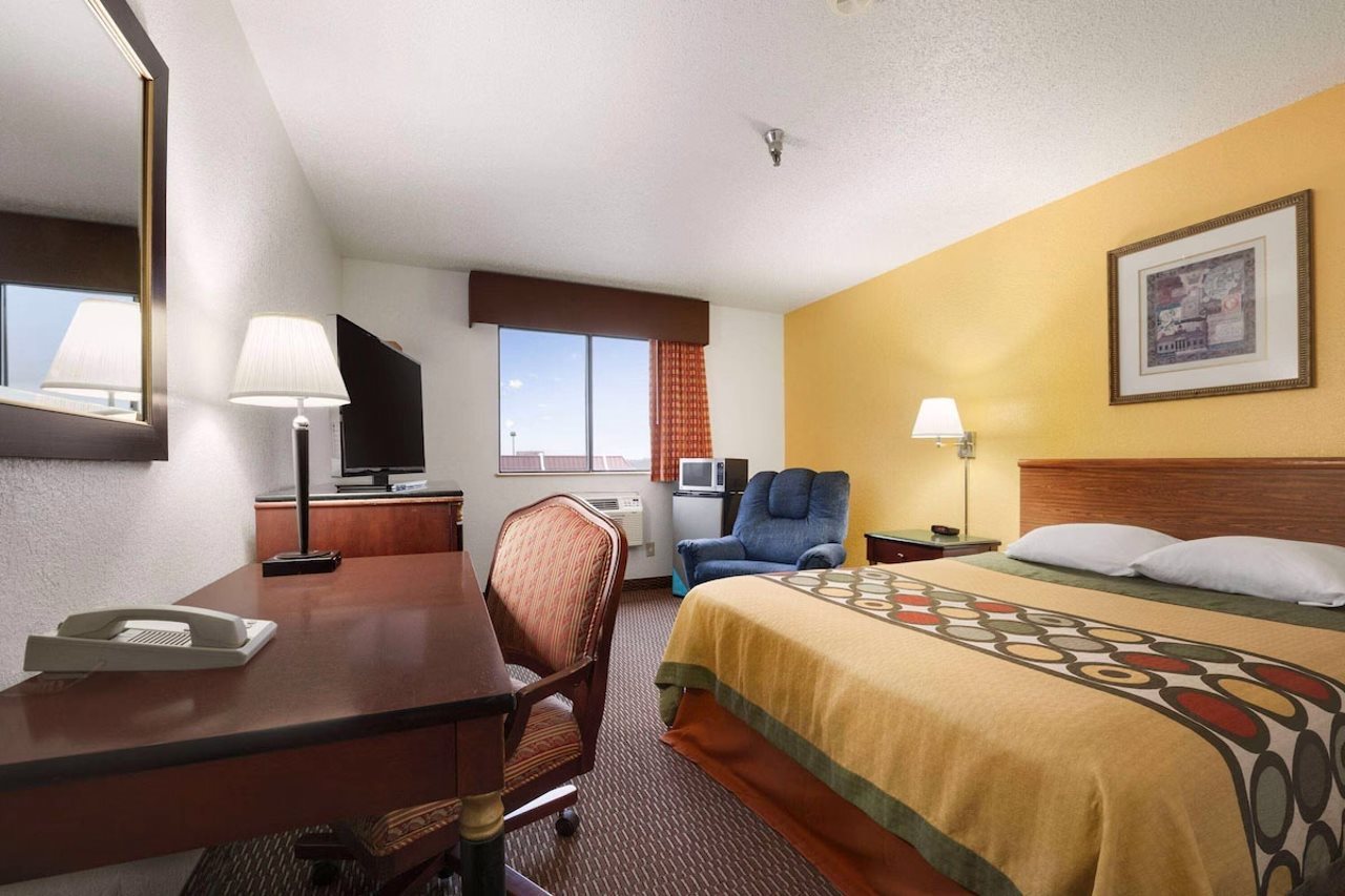 Super 8 by Wyndham Brookville - photo 12