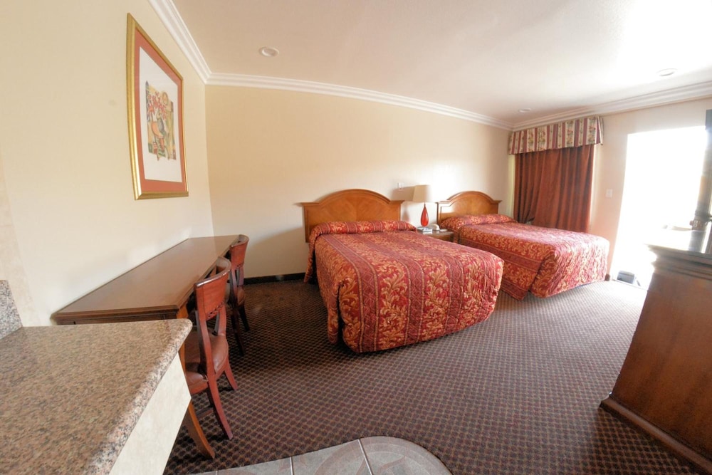 Palace Inn Oxnard - photo 28
