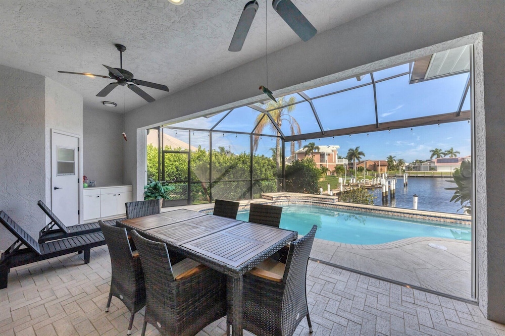 228 Freeport — 4-Star Luxury Hotel in Punta Gorda, United States