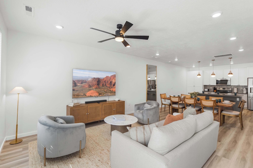 Brand New Desert Cliff Sleeps 20 Guests - photo 15