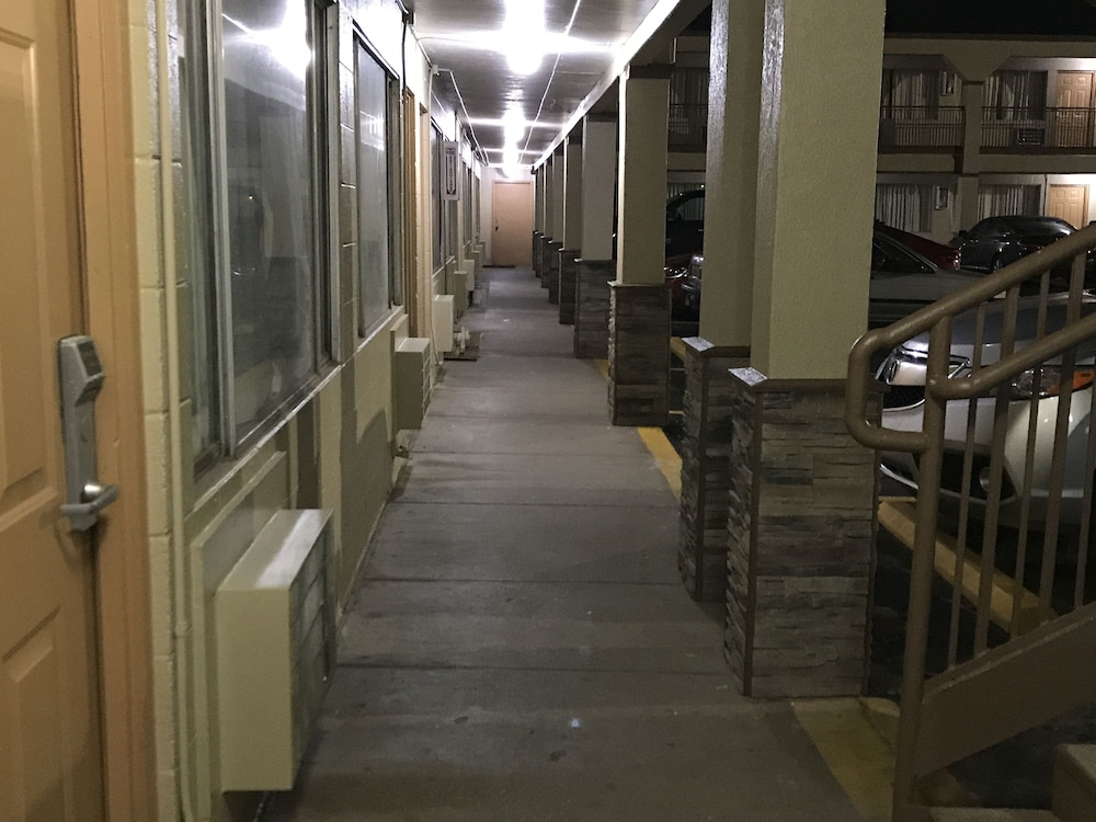 Hutchinson Inn - photo 30