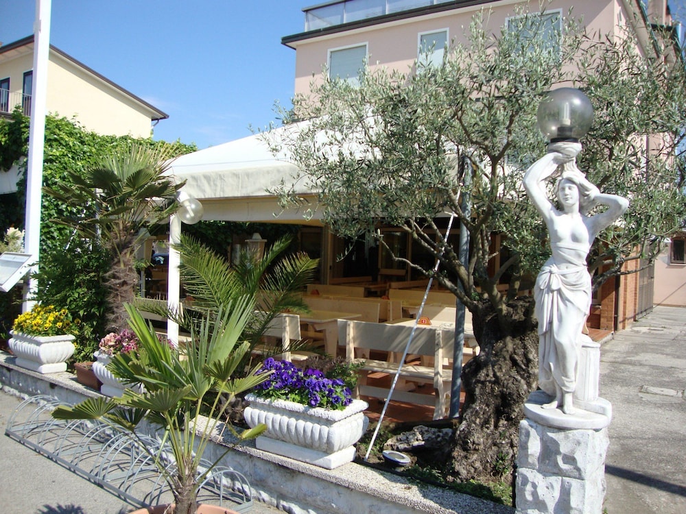 Hotel Villa Ginevra — hotel in Lido Di Jesolo
