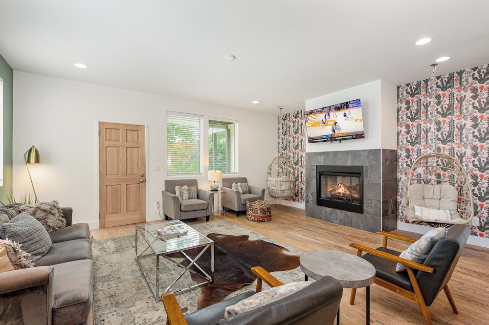 Citrine Private Patio & Balcony Near Germantown in Nashville, United States