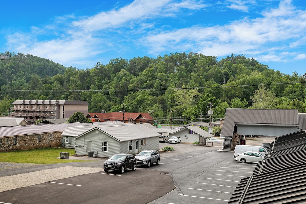 Gatlinburg Mountain Inn - photo 28