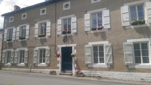 Vingt Grand Rue — hotel in Champagne-Mouton