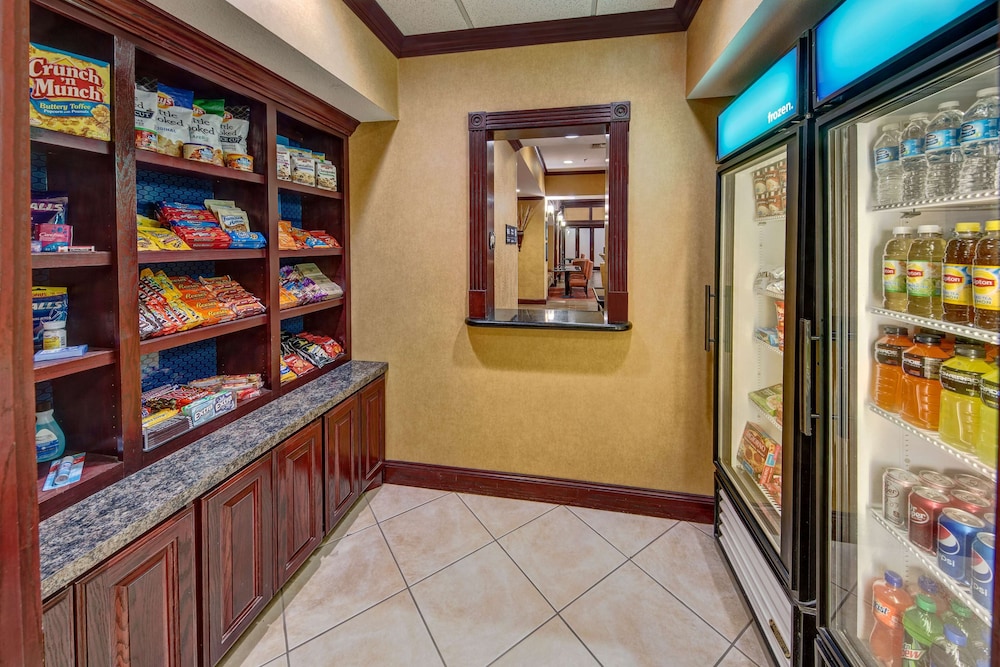 Hampton Inn Corsicana - photo 38