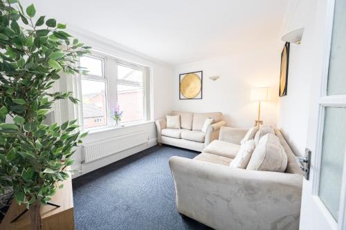 The Burton Free Gated Parking — 4-Star Luxury Hotel in Manchester, United Kingdom
