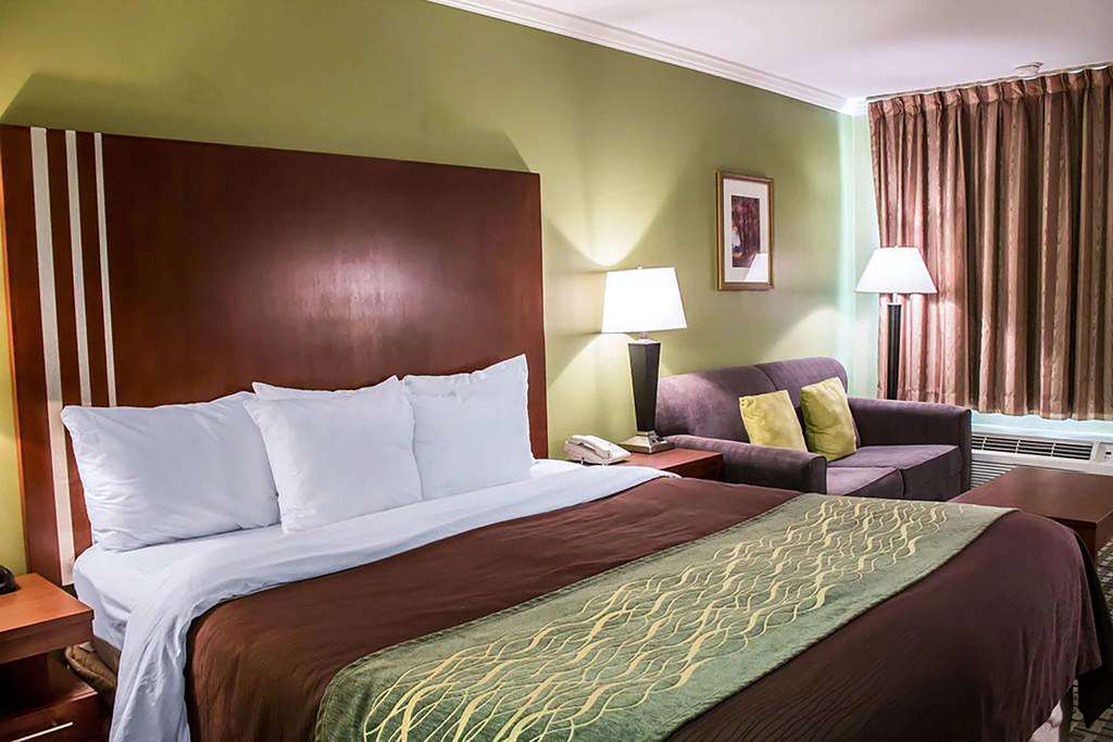 Days Inn by Wyndham Austintown - photo 13