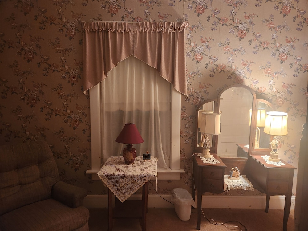 Inn of the Six Toed Cat - photo 21