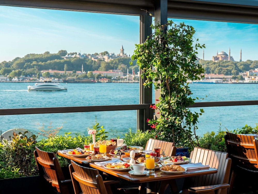 Novotel Istanbul Bosphorus Hotel — 5-Star Luxury Hotel in Istanbul, Turkey