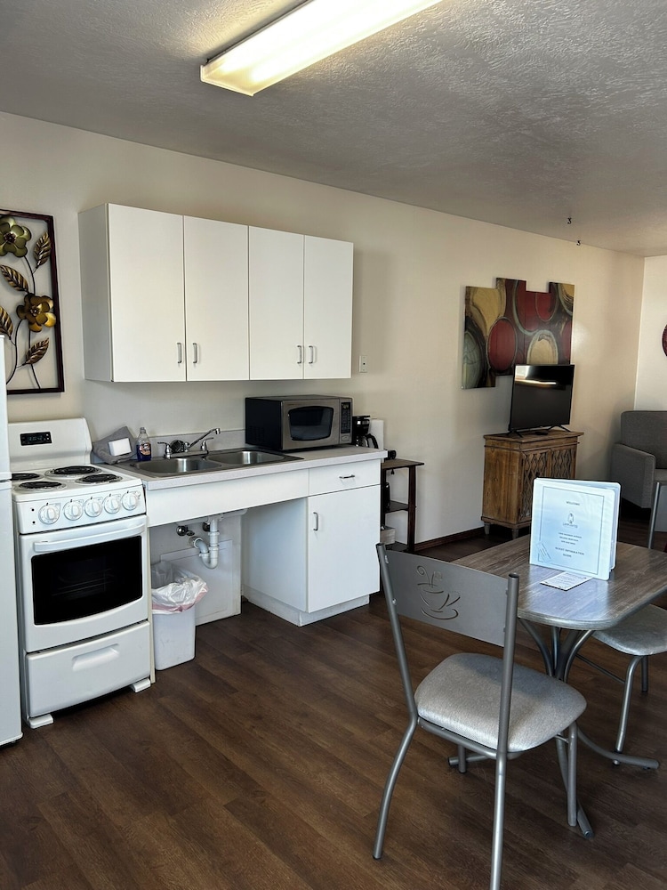 Lamplighter Cabins & Suites - photo 59