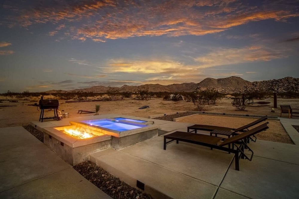 @ Marbella Lane the Moon Designer Home Right Behind the Jtnp — 4-Star Luxury Hotel in Twentynine Palms, United States