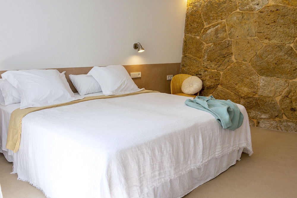 Hotel Noualt in Ferreries, Spain