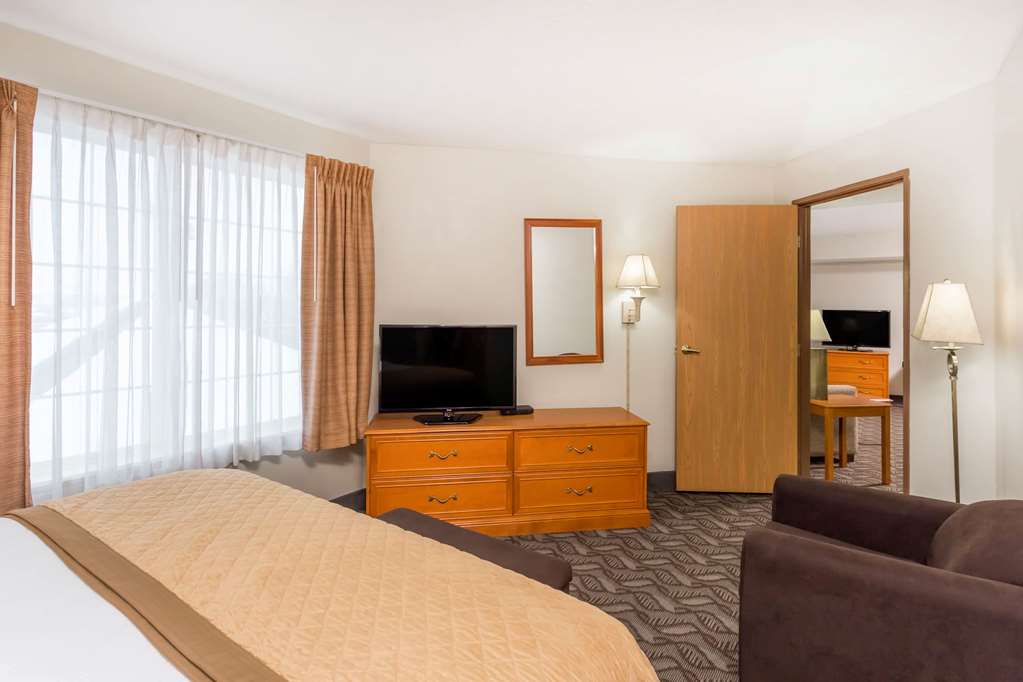 Wyndham Garden Madison Fitchburg - photo 25