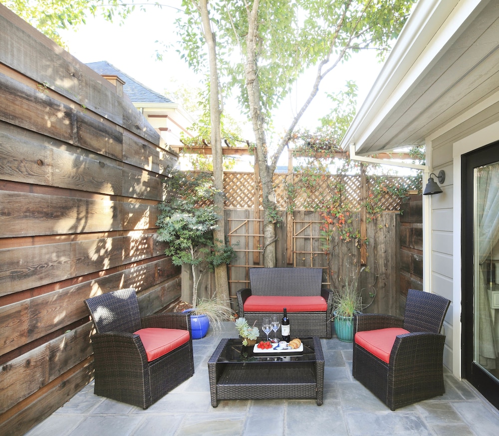 Grape Leaf Inn - photo 22