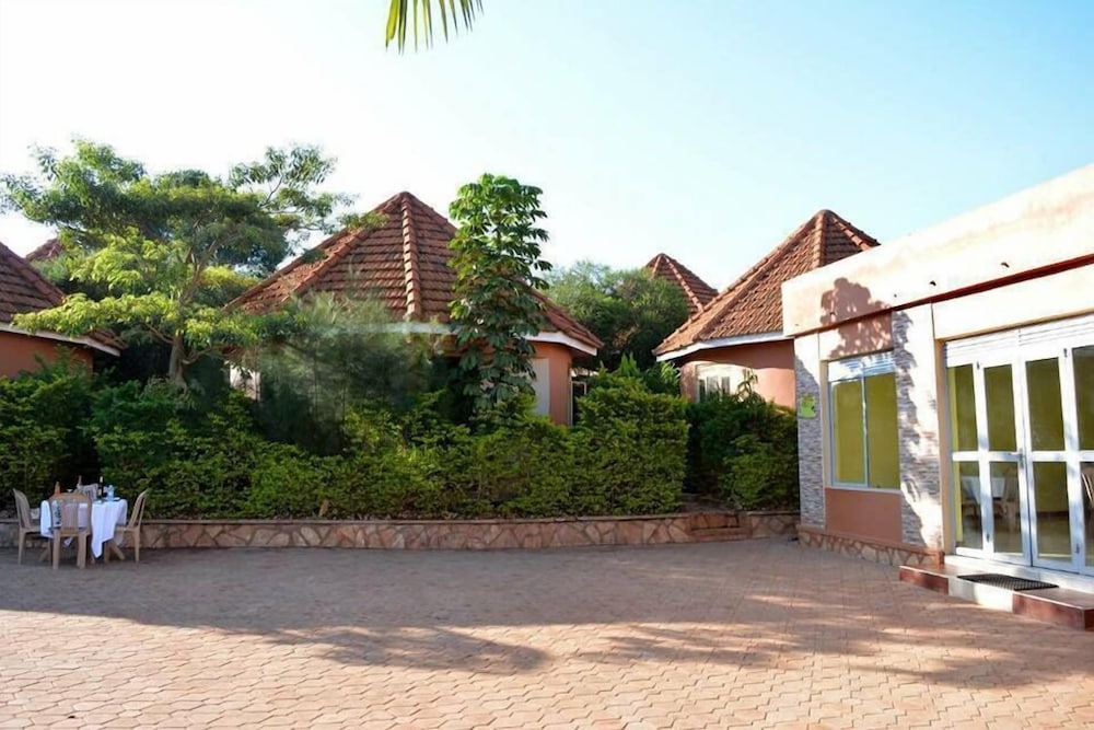 Mak Cottages - carbon neutral hotel in Kampala