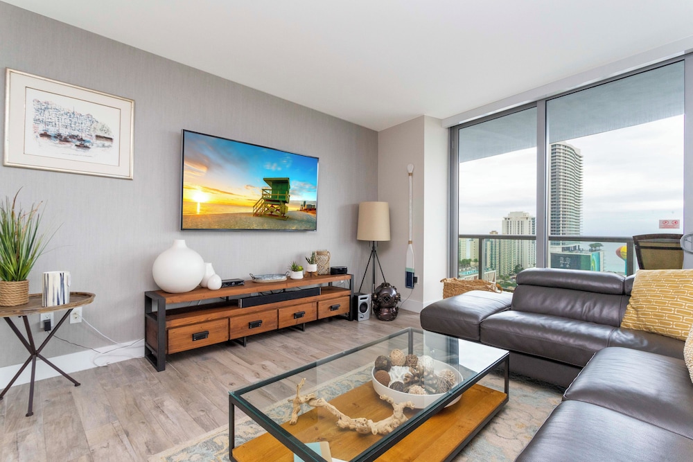 Stunning Bay Front 3 Bed Private Floor Apt 2001 @ BW Resort Miami - photo 11
