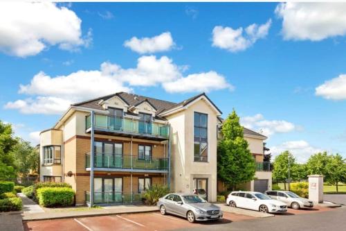 Malahide Dublin Airport Superior Large Serviced Apartment Sleeps 6 — 4-Star Luxury Hotel in Dublin, Republic of Ireland