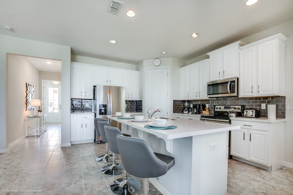 Beautiful 4 Bed With Pool & Spa - photo 50