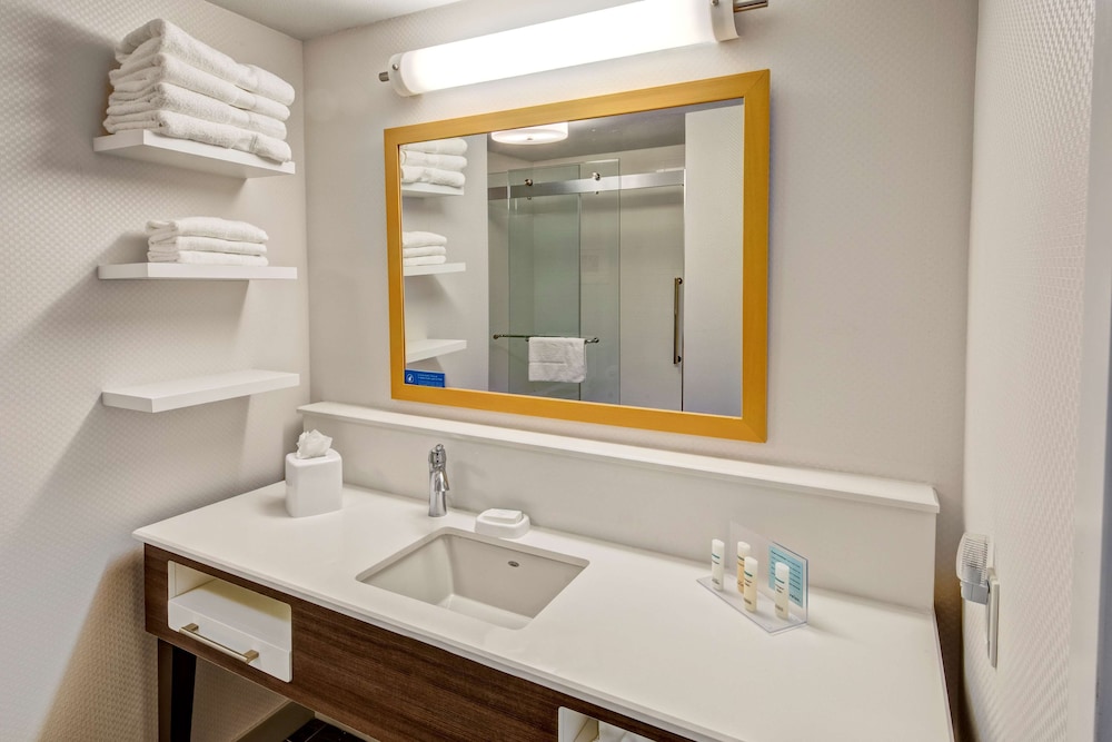 Hampton Inn & Suites San Jose Airport - photo 11