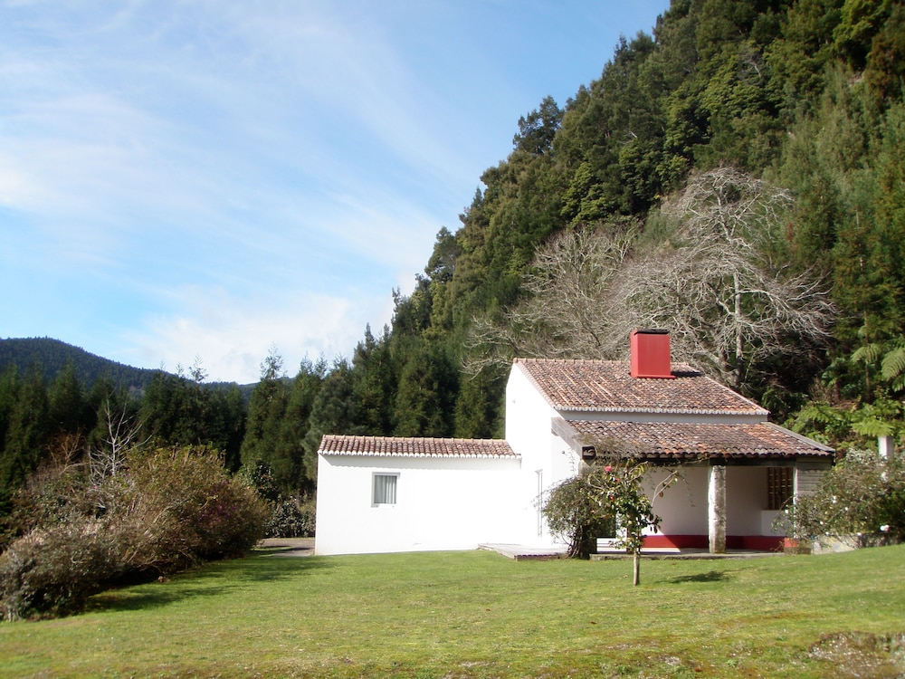 Furnas Lake Forest Living — 4-Star Luxury Hotel in Povoacao, Portugal