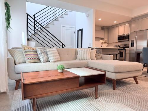 Modern Family Haven Minutes From Disney Magic Oc — Midway