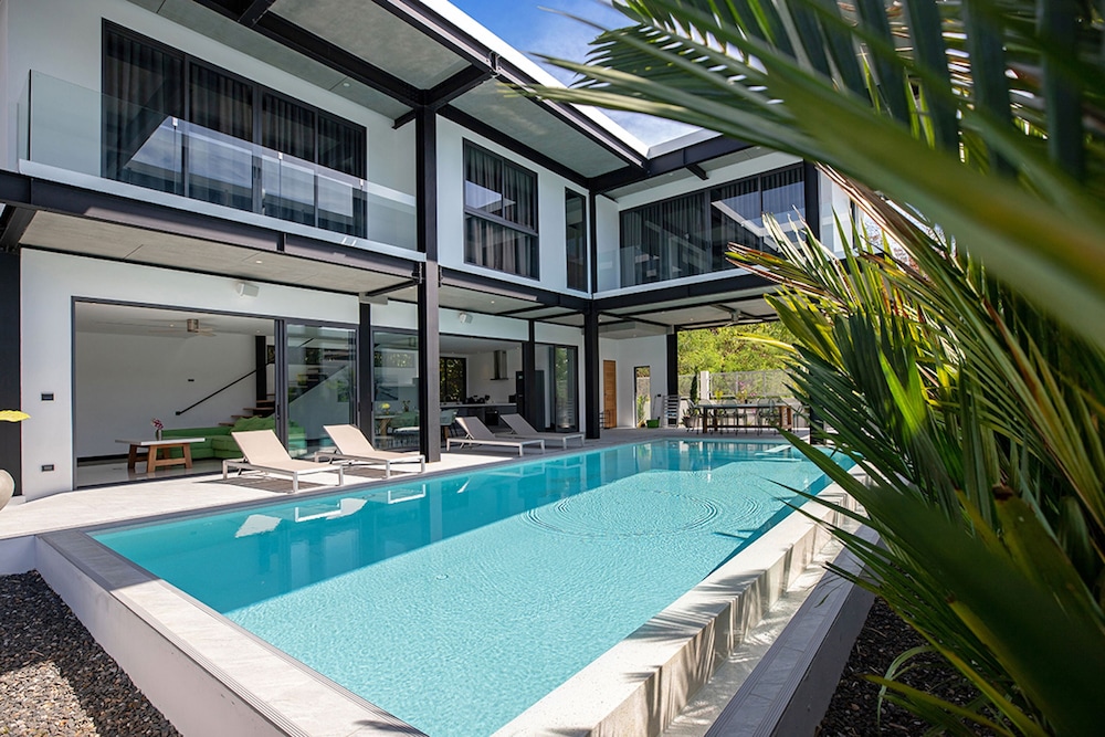 Stylish Salt Pool Villa Sunset Garden 5 — 4-Star Luxury Hotel in Rawai, Thailand
