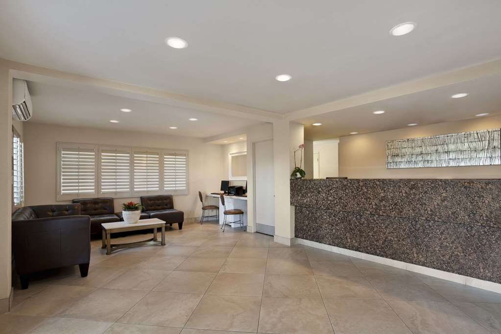 Days Inn by Wyndham San Diego Hotel Circle - photo 2