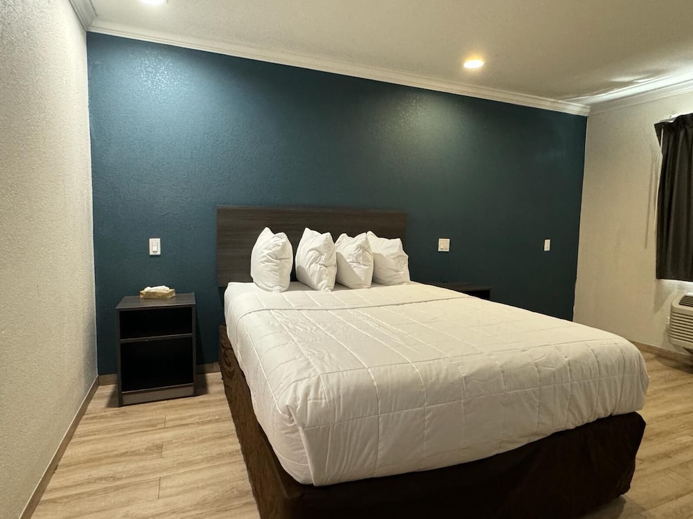 Baymont by Wyndham Bakersfield - photo 11