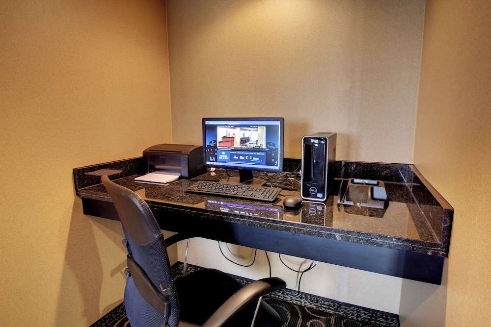 Cobblestone Hotel & Suites Newton - photo 39