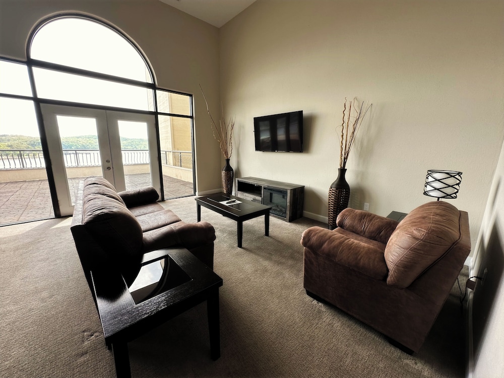 D'Monaco Luxury Resort - photo 14