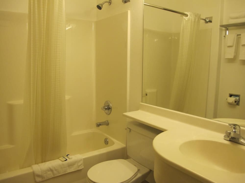 Microtel Inn & Suites by Wyndham Eagle River Anchorage Area - photo 23