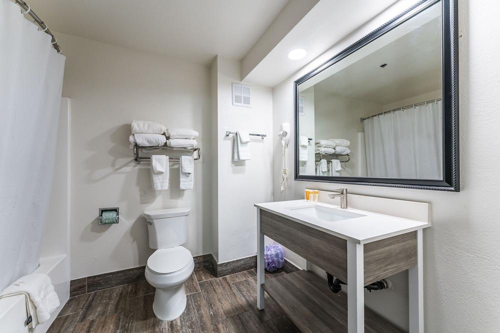 Hawthorn Suites by Wyndham Tempe - photo 50