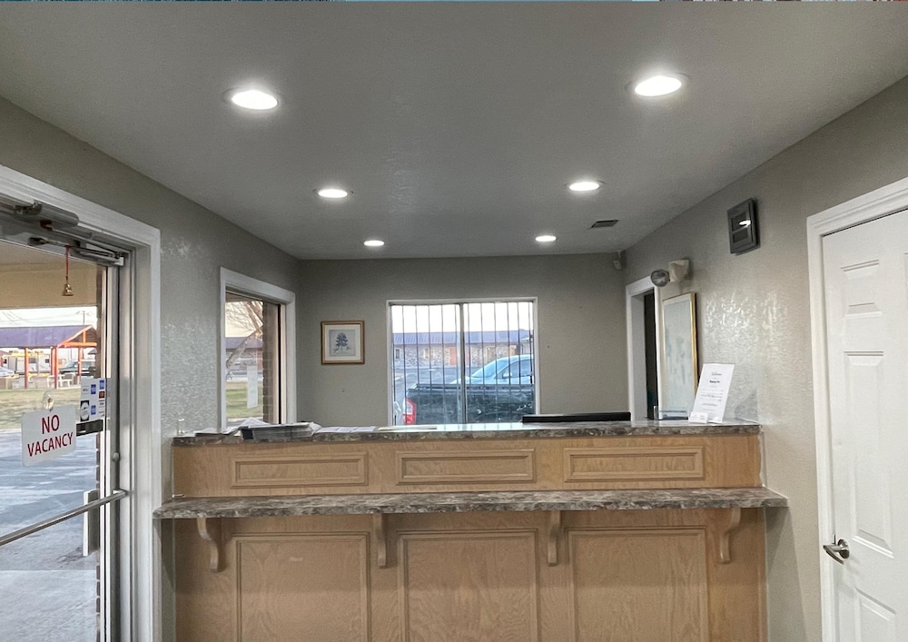 Regency Inn Hondo - photo 3