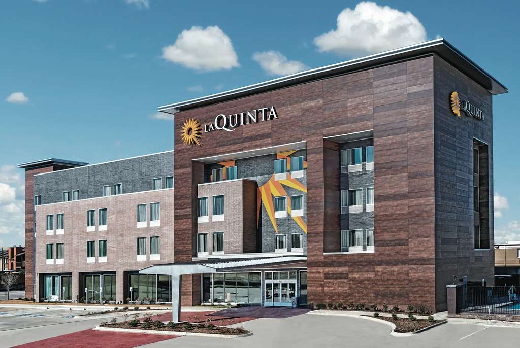 La Quinta Inn & Suites by Wyndham Dallas Grand Prairie North - featured photo