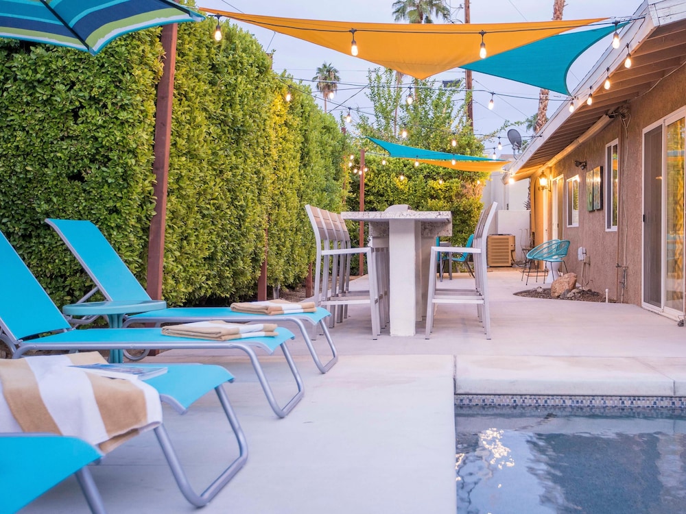 Sunny Palms at Warm Sands — 4-Star Luxury Hotel in Palm Springs, United States