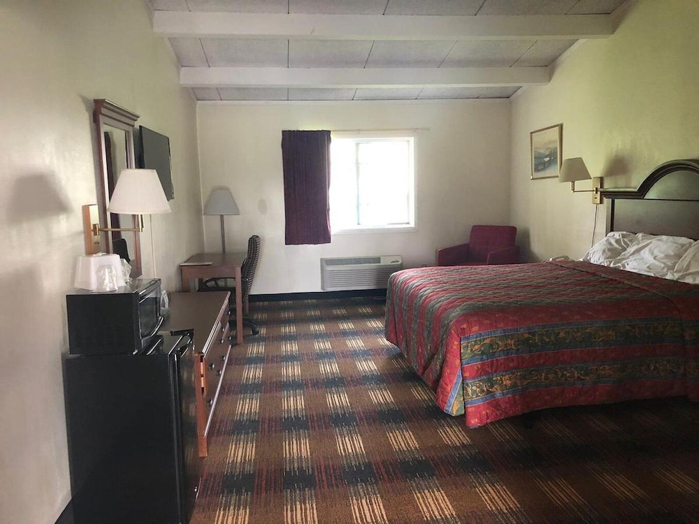 Red Carpet Inn North Syracuse - photo 17